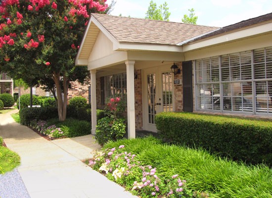 Colonial Plaza Apartments